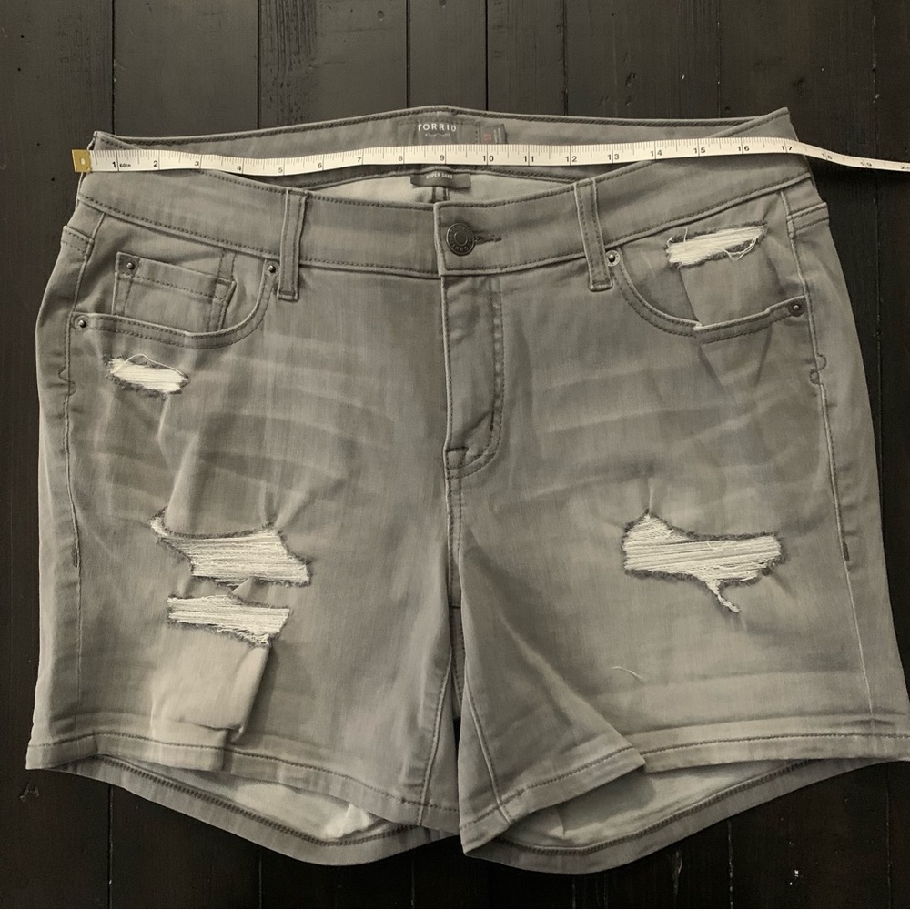 NWOT TORRID JEAN SHORT